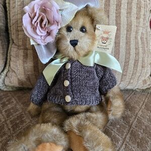Bearington Collection #1123 "Jessica" Brown Bear/Brown Eyes/Green Sweater